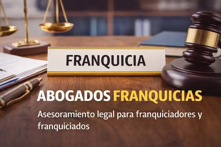 abogados franquicias revisando contrato de franquicia y documentación legal