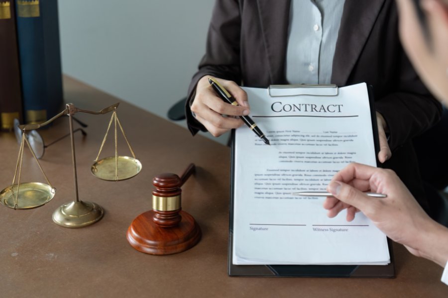 Incumplimiento de contrato y reclamación legal