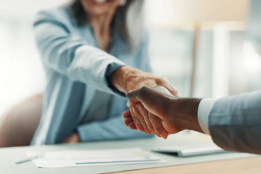 pacto de socios entre empresarios de una sociedad